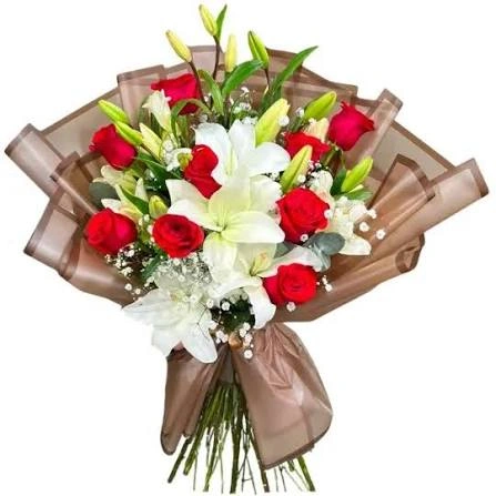 Ramo de flores rosas importadas y lilium lirio blanco